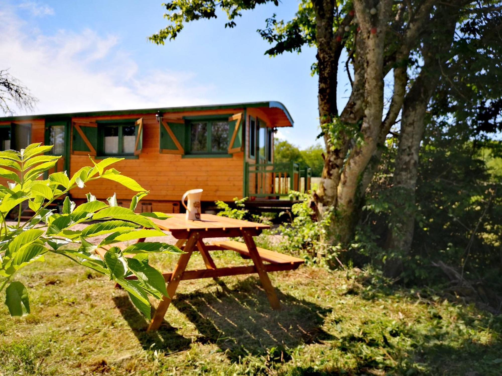 Roulotte & Foret - Evasion Boheme En Bourgogne Antully Exterior photo